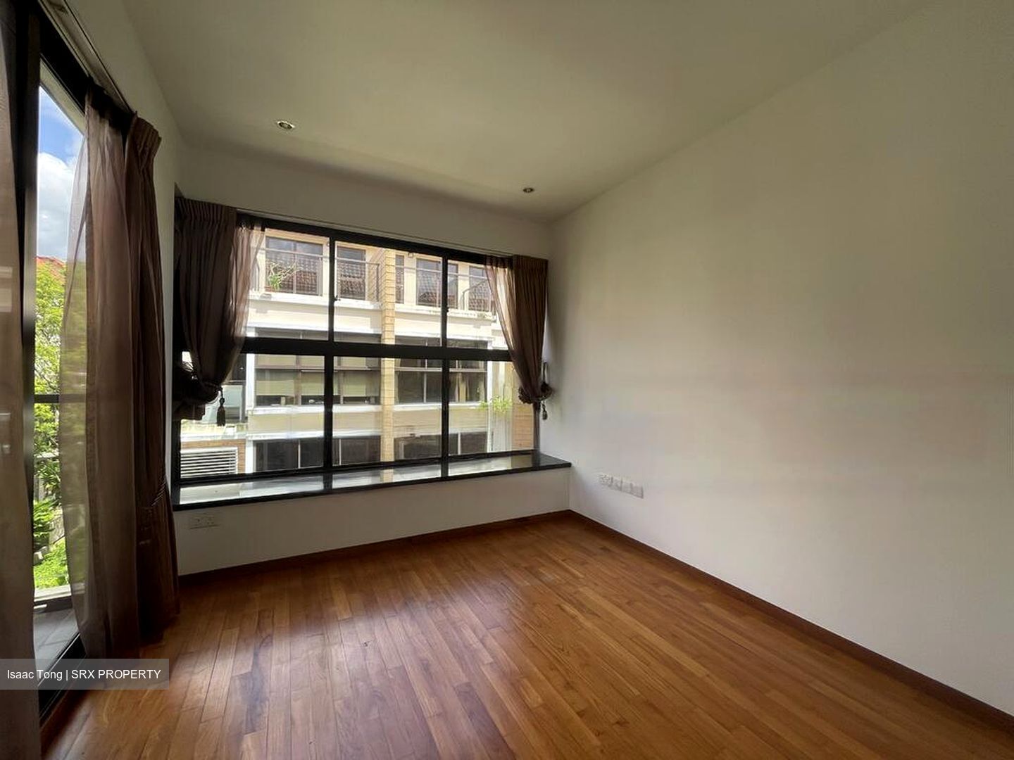 Holland Link (D10), Terrace #470224241